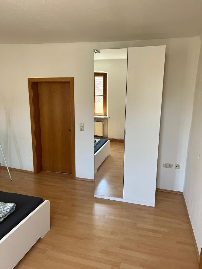 Privatzimmer Im Herzen Von Ипхофен Екстериор снимка