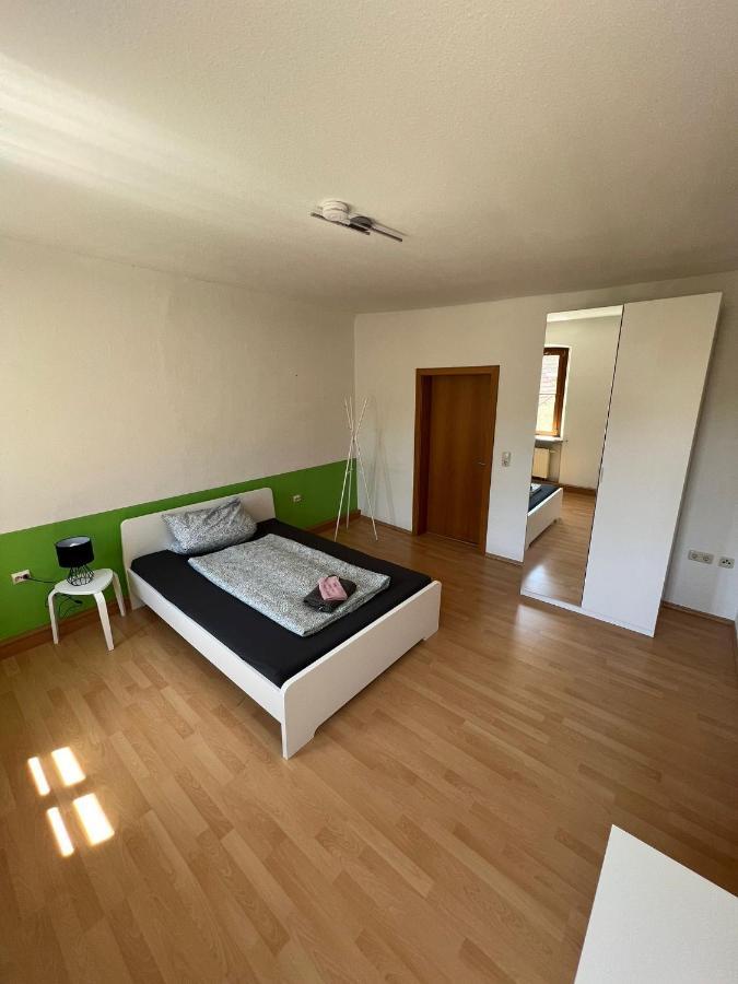 Privatzimmer Im Herzen Von Ипхофен Екстериор снимка