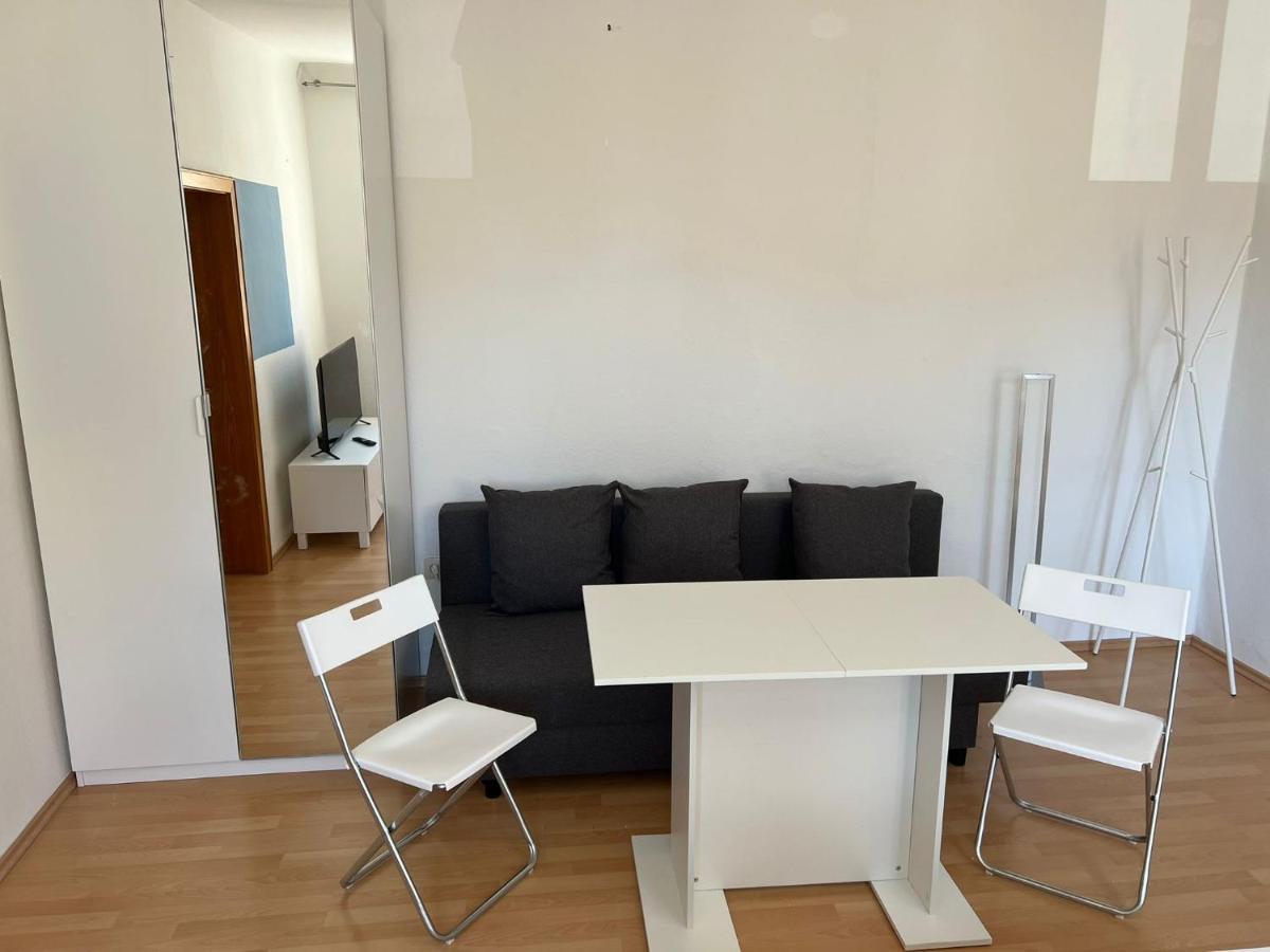 Privatzimmer Im Herzen Von Ипхофен Екстериор снимка