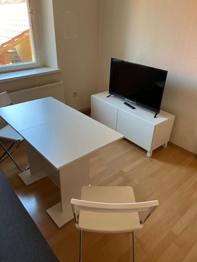 Privatzimmer Im Herzen Von Ипхофен Екстериор снимка