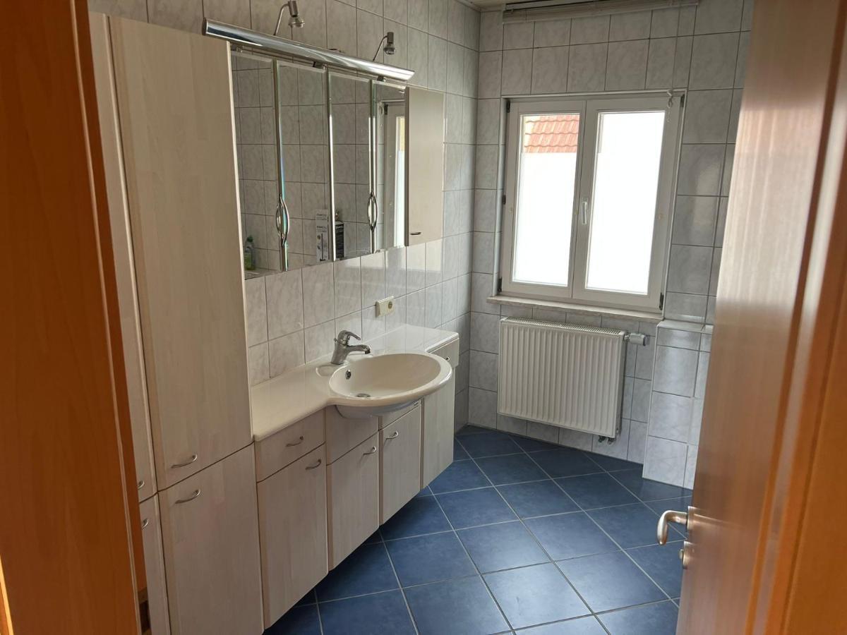 Privatzimmer Im Herzen Von Ипхофен Екстериор снимка