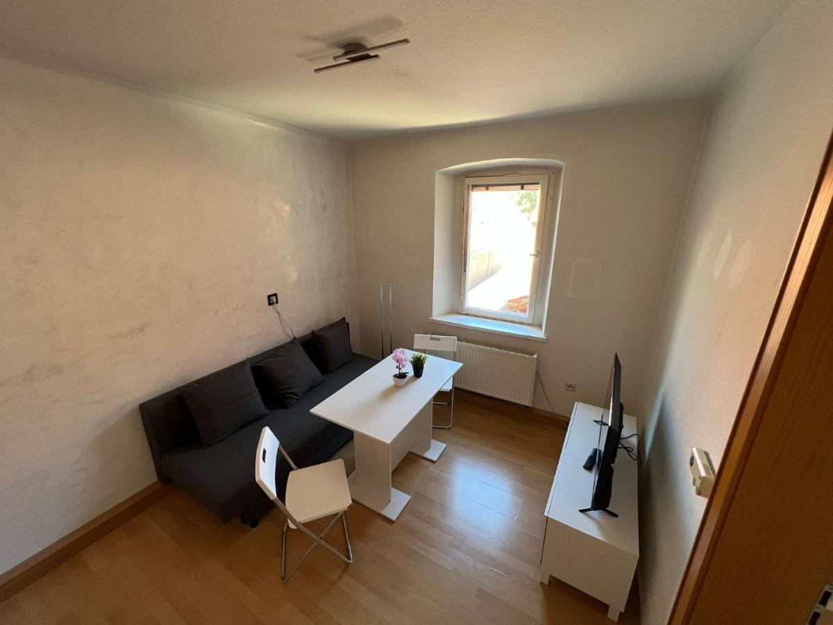 Privatzimmer Im Herzen Von Ипхофен Екстериор снимка