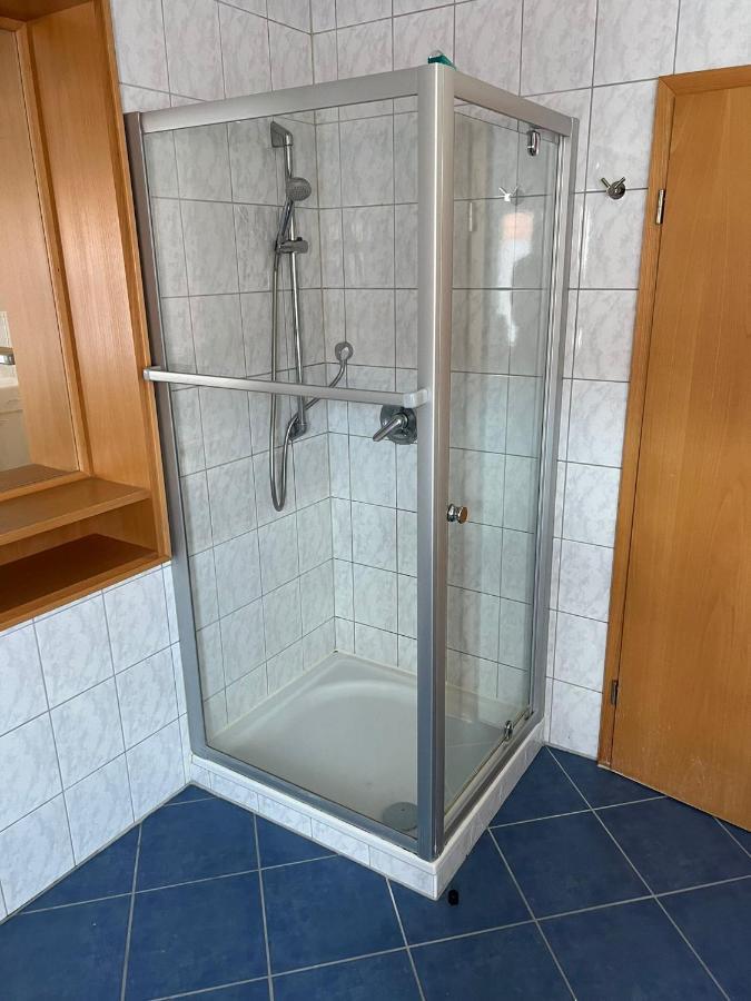Privatzimmer Im Herzen Von Ипхофен Екстериор снимка