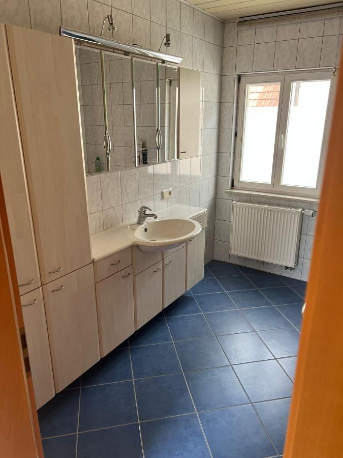 Privatzimmer Im Herzen Von Ипхофен Екстериор снимка